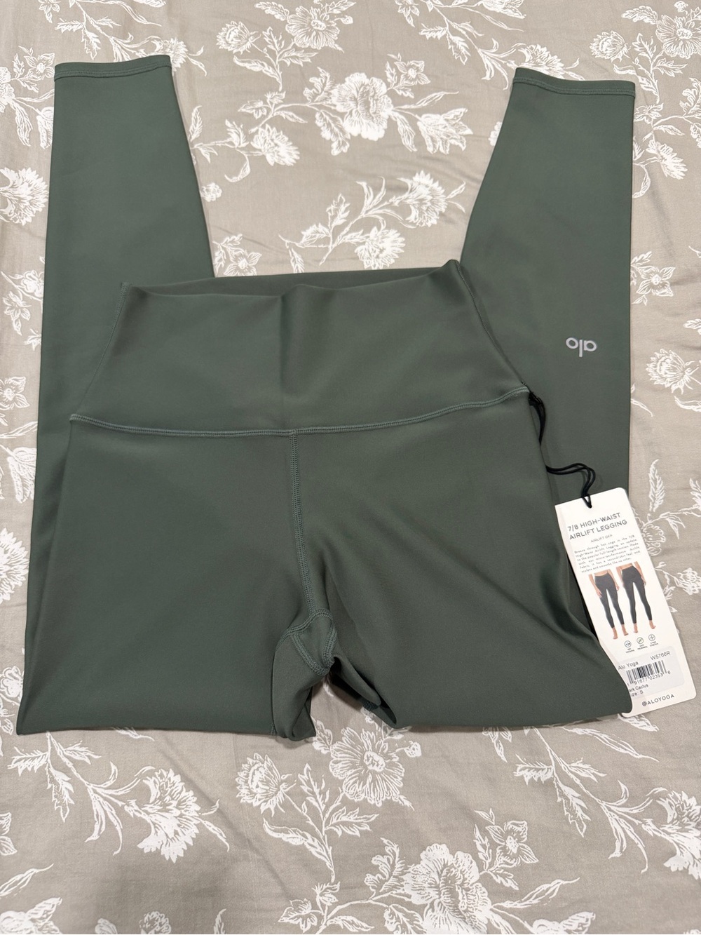 ALO High-Waist Airlift 7/8 Leggings - Dark Cactus, Size S